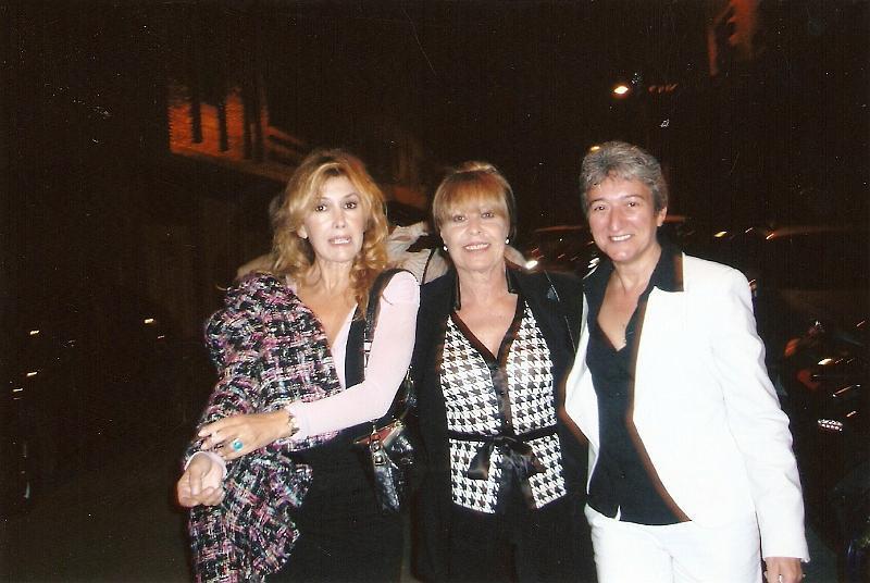 GODOY CON GEMMA CUERVO Y VICTORIA VERA.jpg
